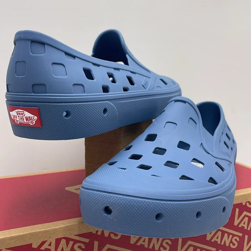Vans • WMNS Slip-On Trk
Captains Blue
VN0A5HF8ZR8
Sneakers - Picture 10 of 16